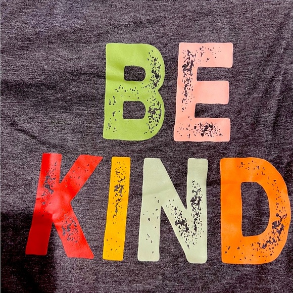 Tops - BE KIND T-shirt  ❤️RESTOCK❤️